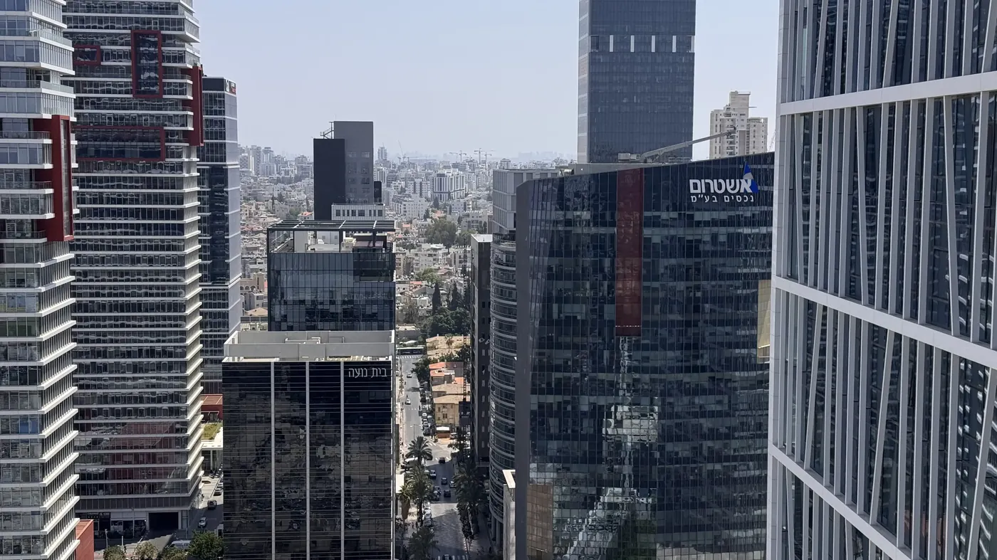 מגדלי משרדים במתחם העסקים של בני ברק, סמוך לאיילון